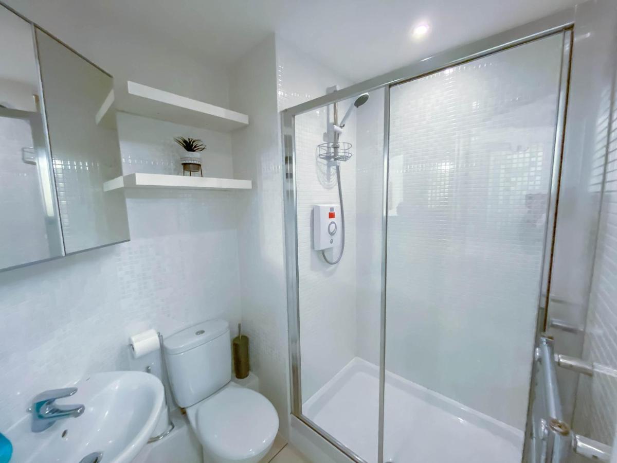 The Augustine - Modern Two Bed Ground Floor Apartment With Parking Canterbury Exterior photo